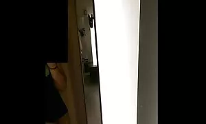Jeune Nelya veut décorer sa chatte avec pornos belge du sperme