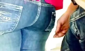 Tatoué hot babe film porno américains baise sa chatte devant la caméra