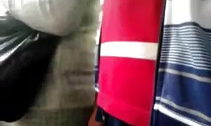 Brunette sexy french vintage porno baisée par gode devant la caméra