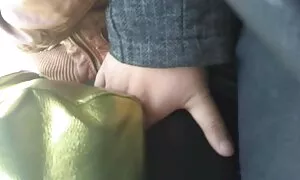 Deux couples porn french family ont des relations sexuelles dans le salon en vidéo amateur