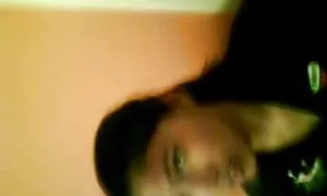 Plus sexy fille en face de webcam utilise vidéos pornos en français son gode rose et éjacule