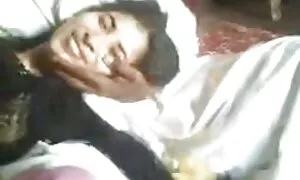 Jeune blanc sissy en rose chasteté porn french arab et lingerie chevauche un gode avec la BBC